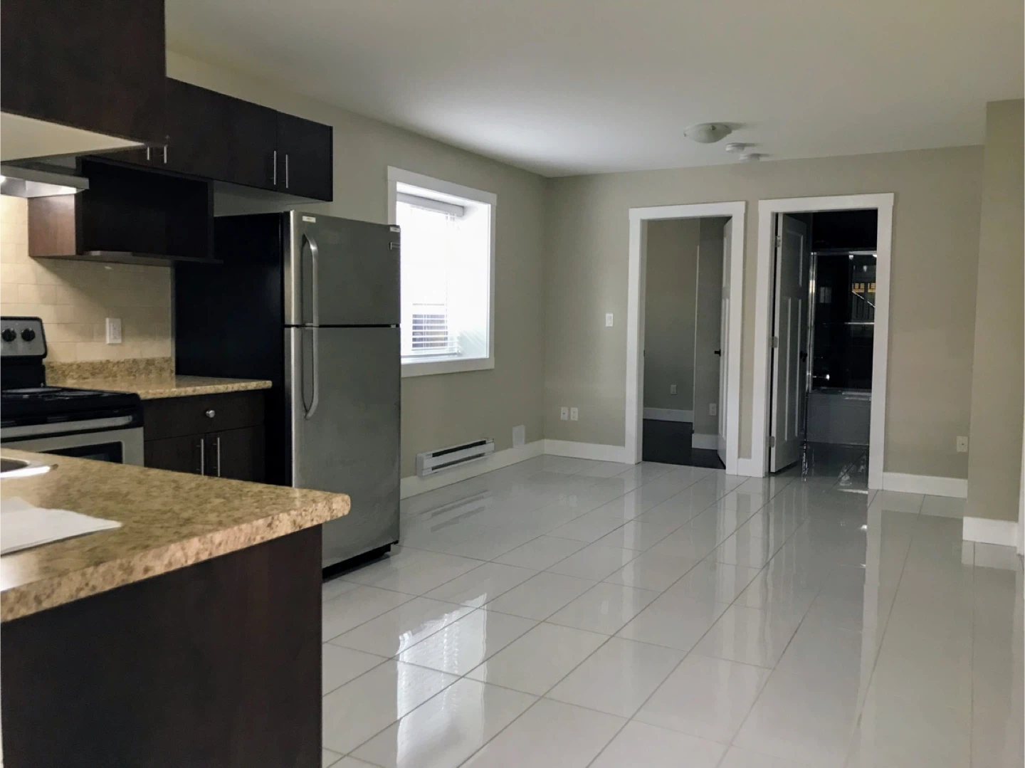 1 bedroom / 1 bathroom basement suit