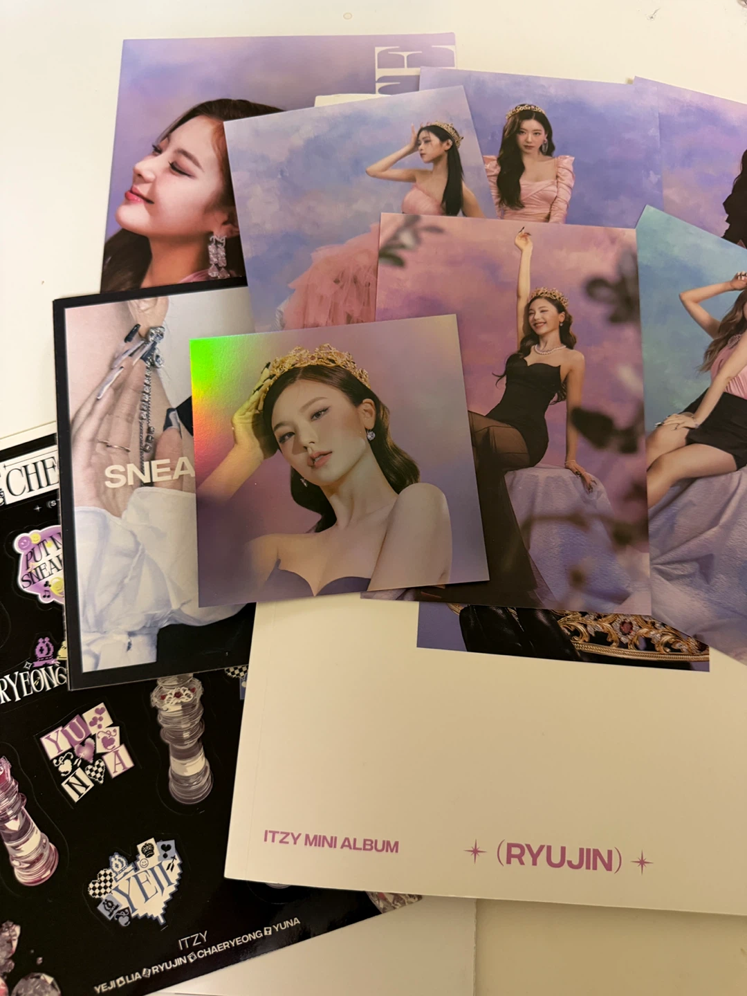 ITZY CHECKMATE Album Photocards & Stickers - photo 2