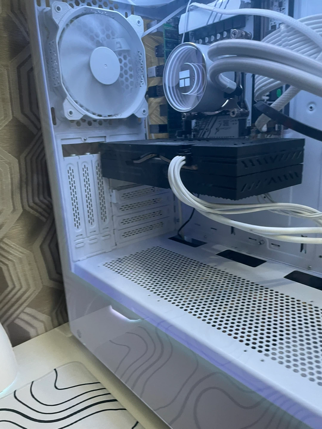 Gaming pc and whole setup including monitor - photo 2