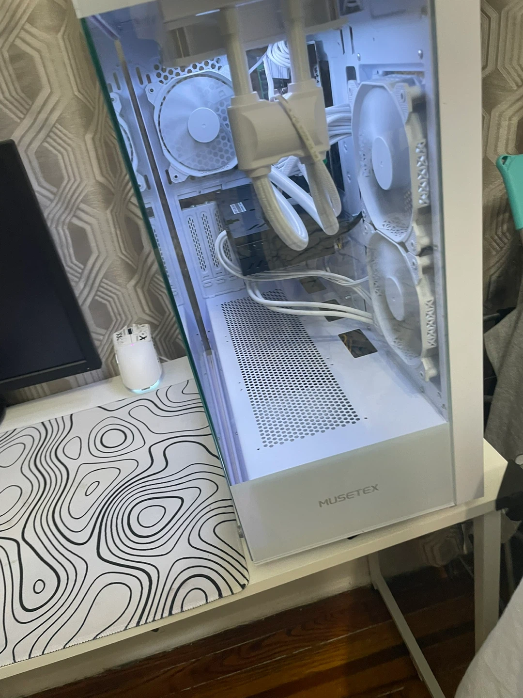 Gaming pc and whole setup including monitor - photo 3