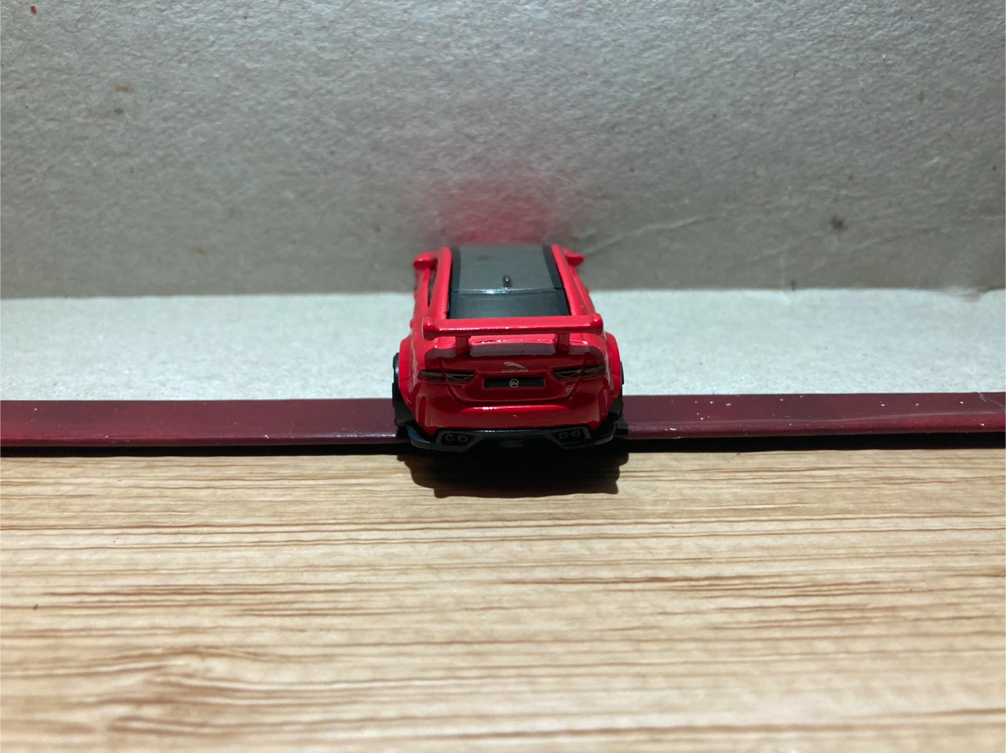Hot Wheels Loose / Jaguar XE SV Project 8 / Red - photo 4