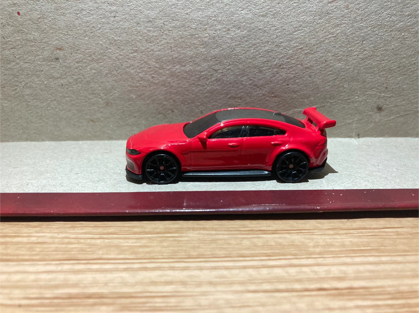 Hot Wheels Loose / Jaguar XE SV Project 8 / Red - photo 3