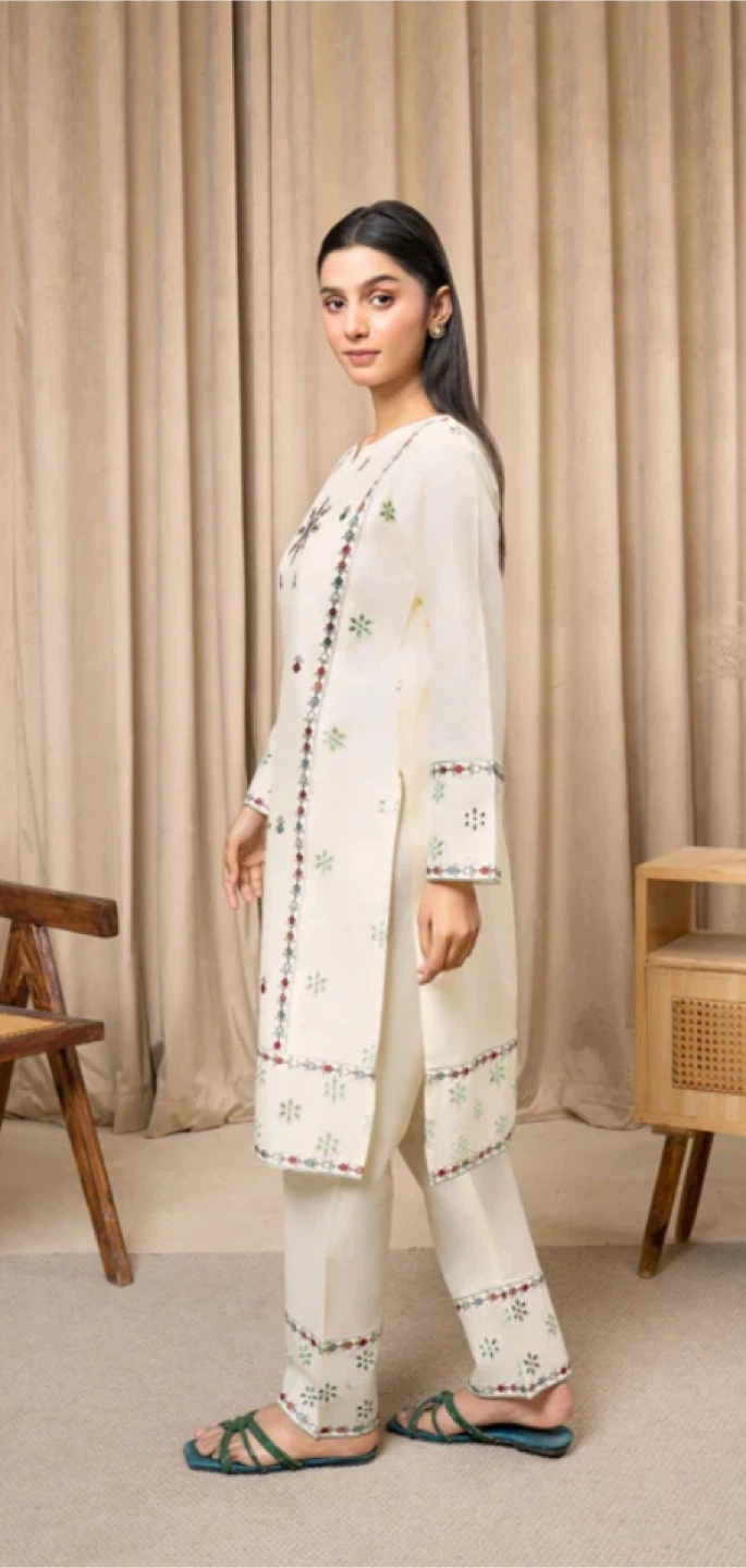 Brand new Cream Embroidered Kurti with Pants - photo 2