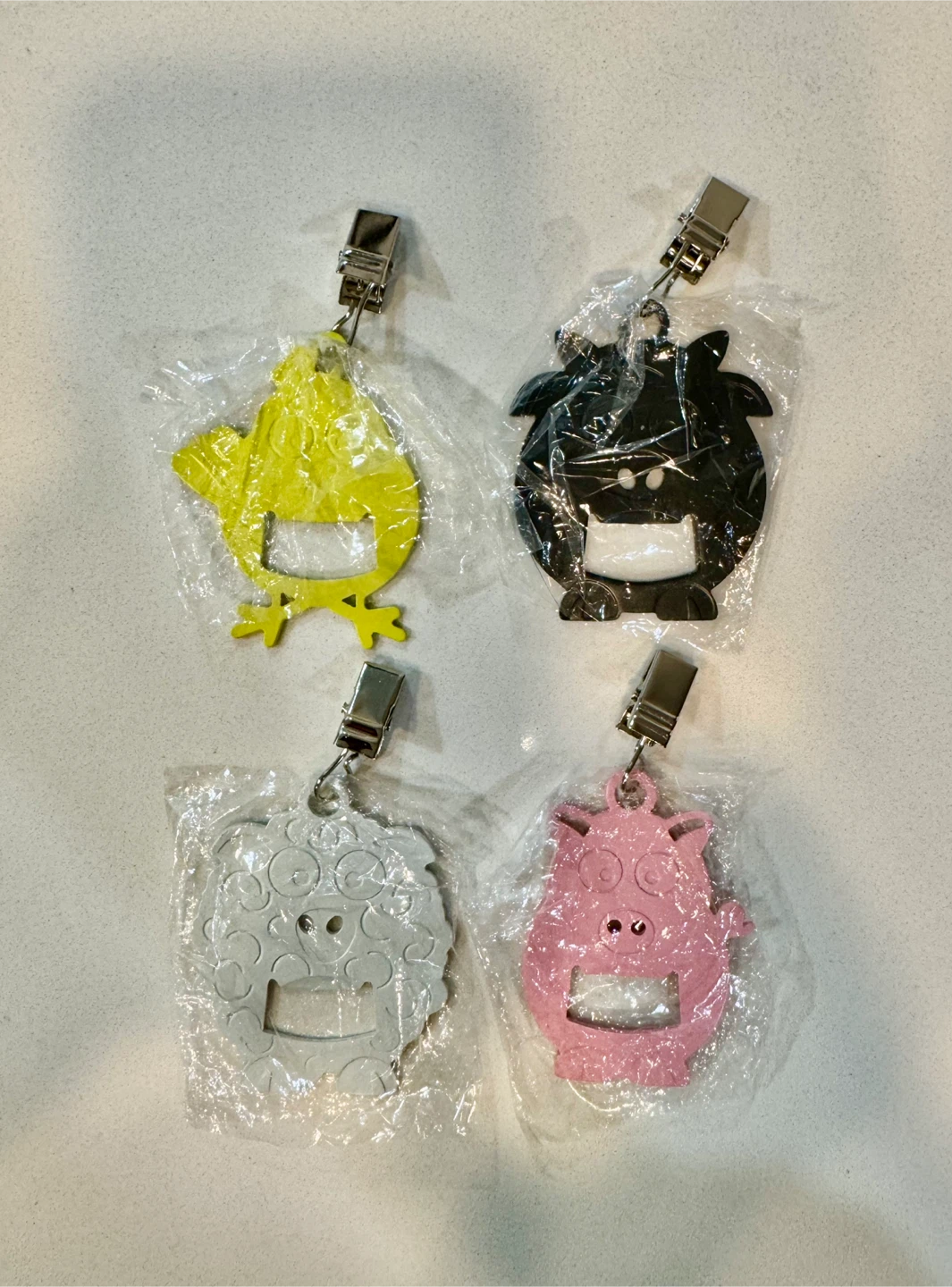 Set of 4 Animal-Shaped Tablecloth Clips_NWT