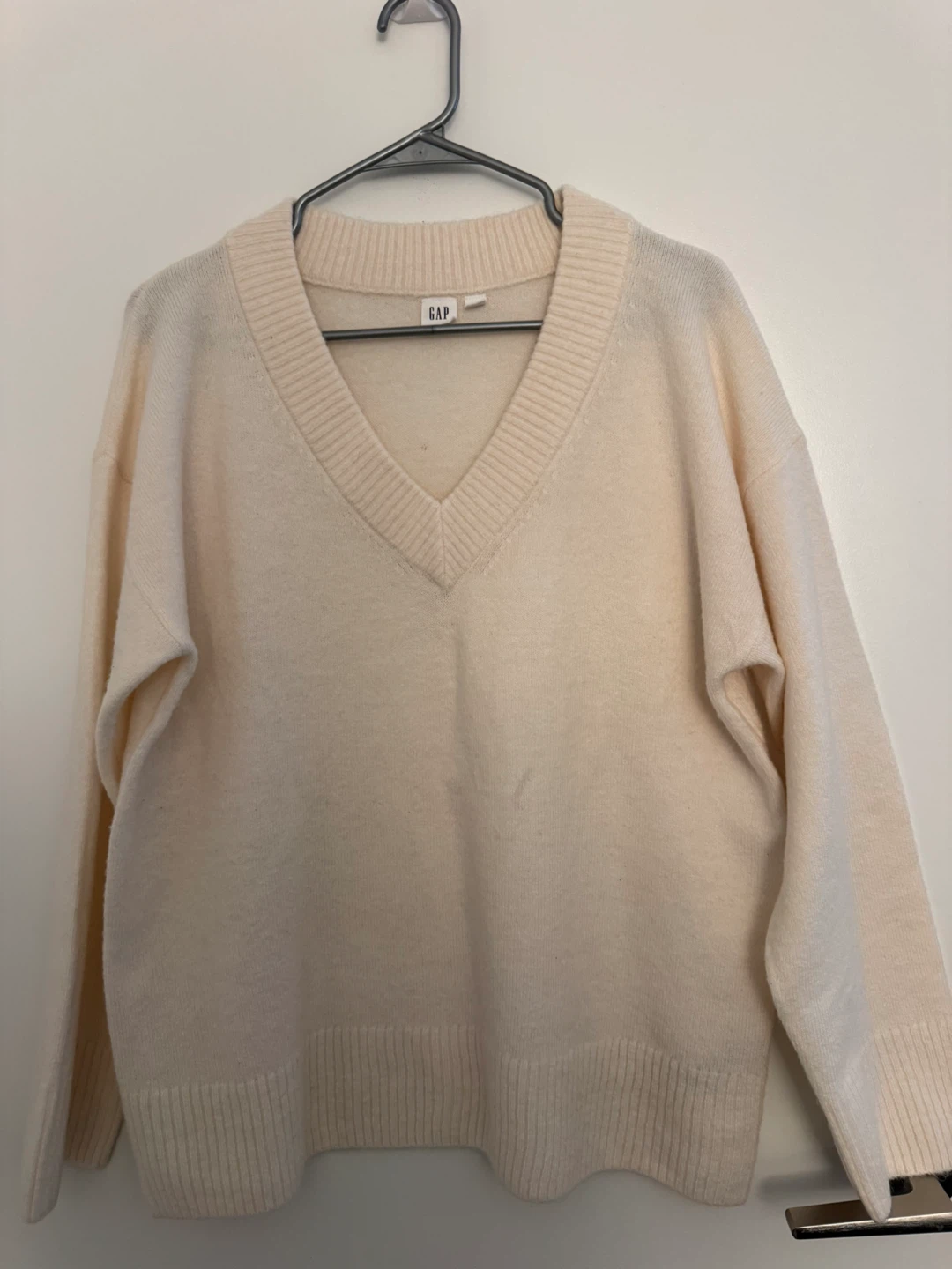 GAP Cream V-Neck Sweater