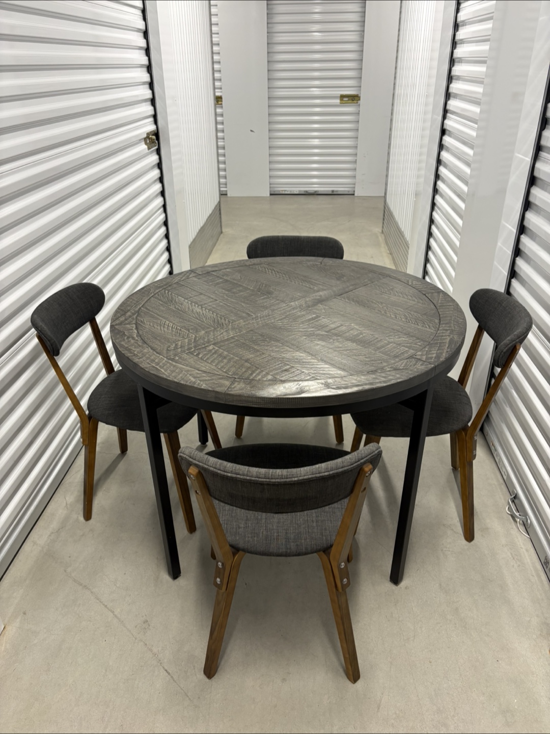 Can deliver—Beautiful dining set. - photo 2
