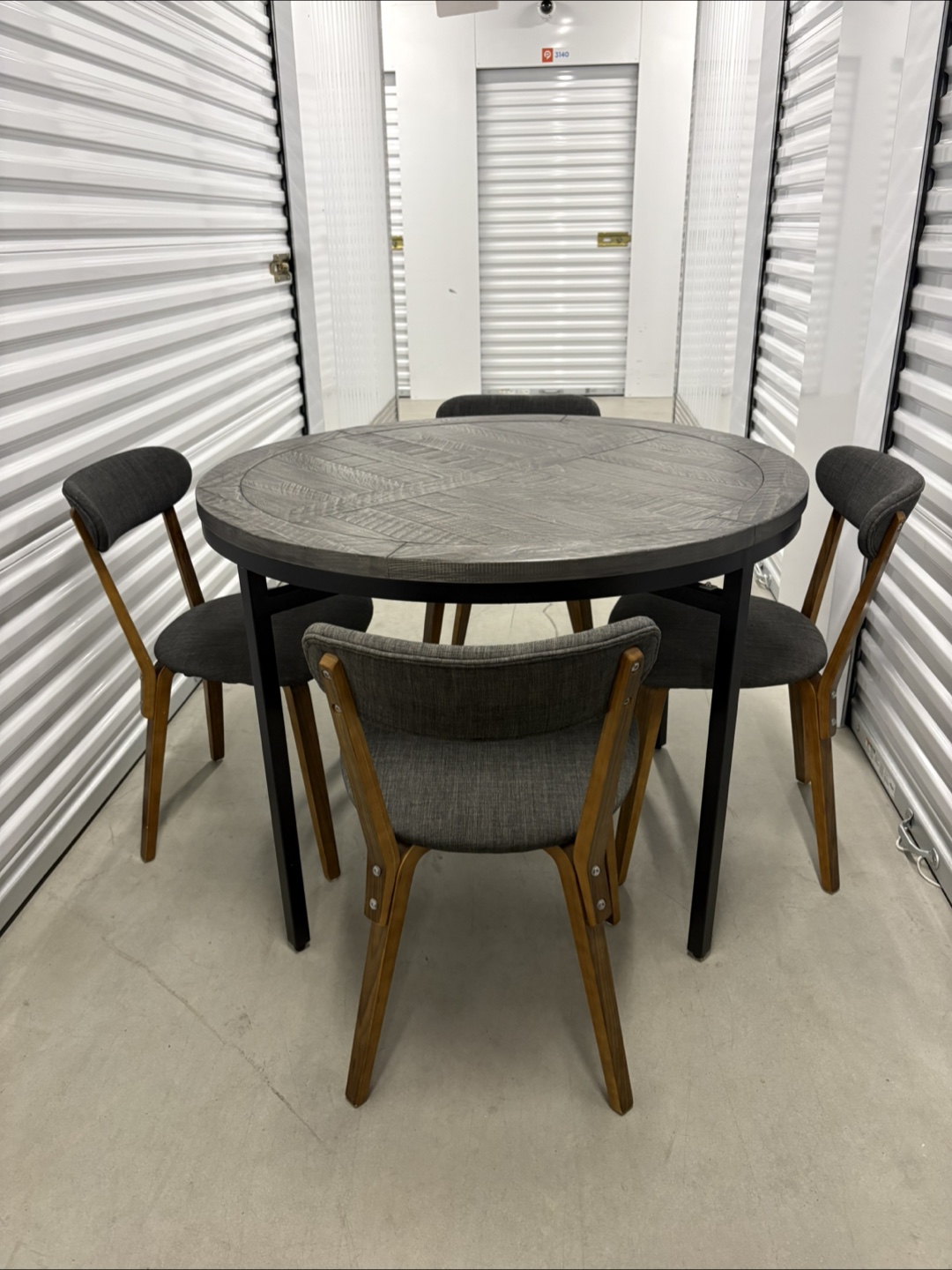 Can deliver—Beautiful dining set. - photo 3