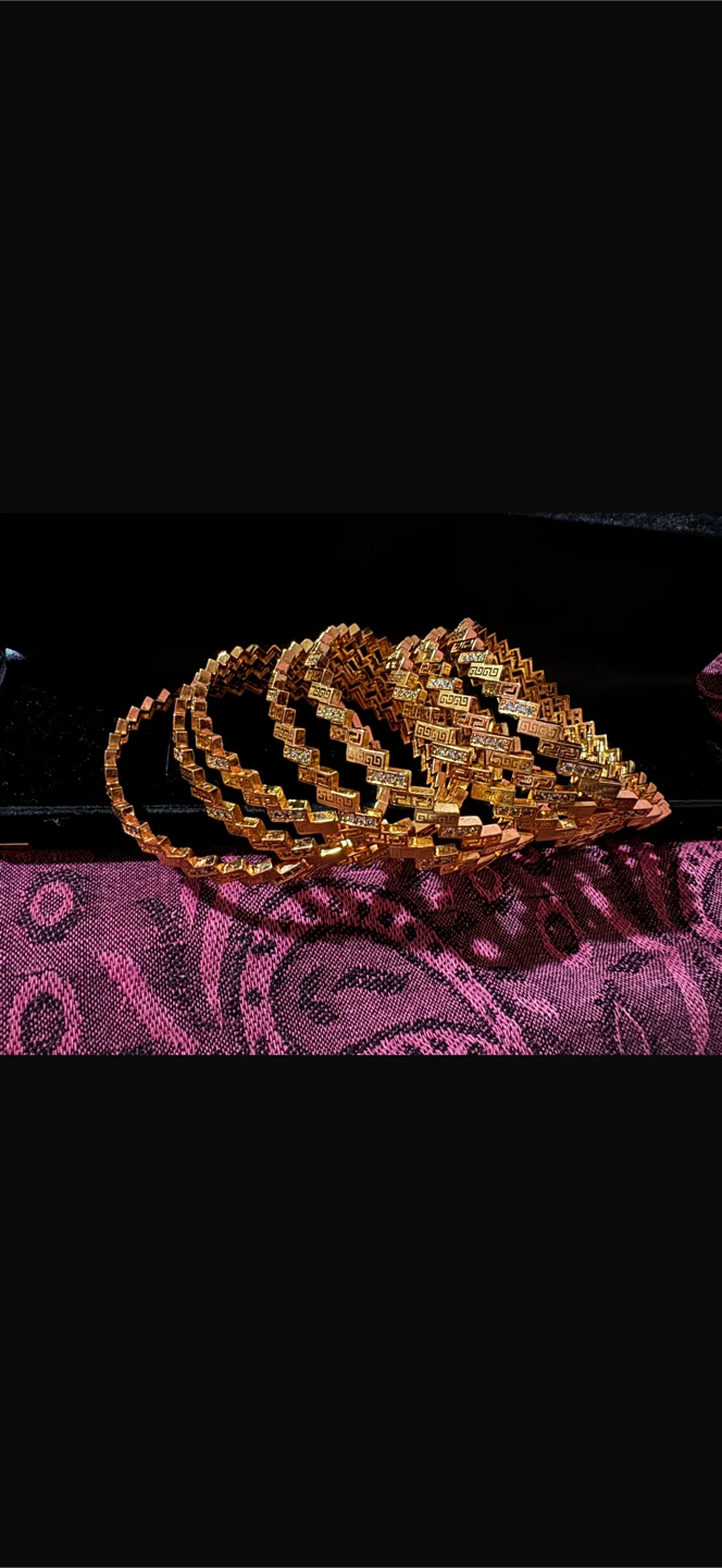 Assorted plated Gold Tone Fashion Jewellery Set with Box - photo 2