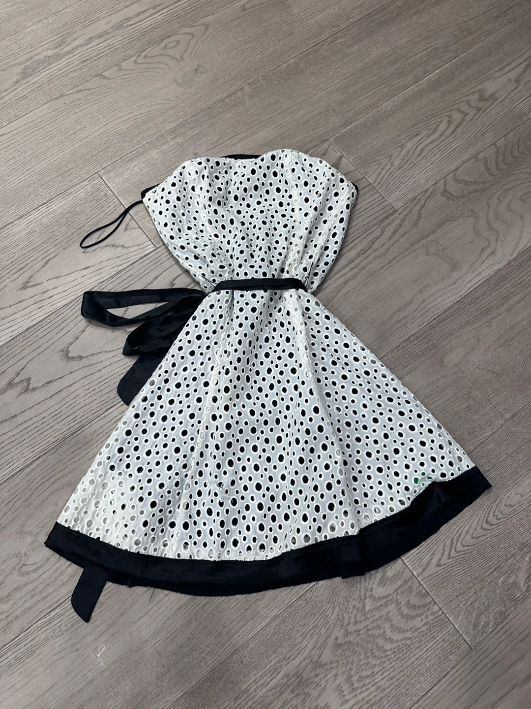 White Eyelet Dress with Black Ribbon - photo 3