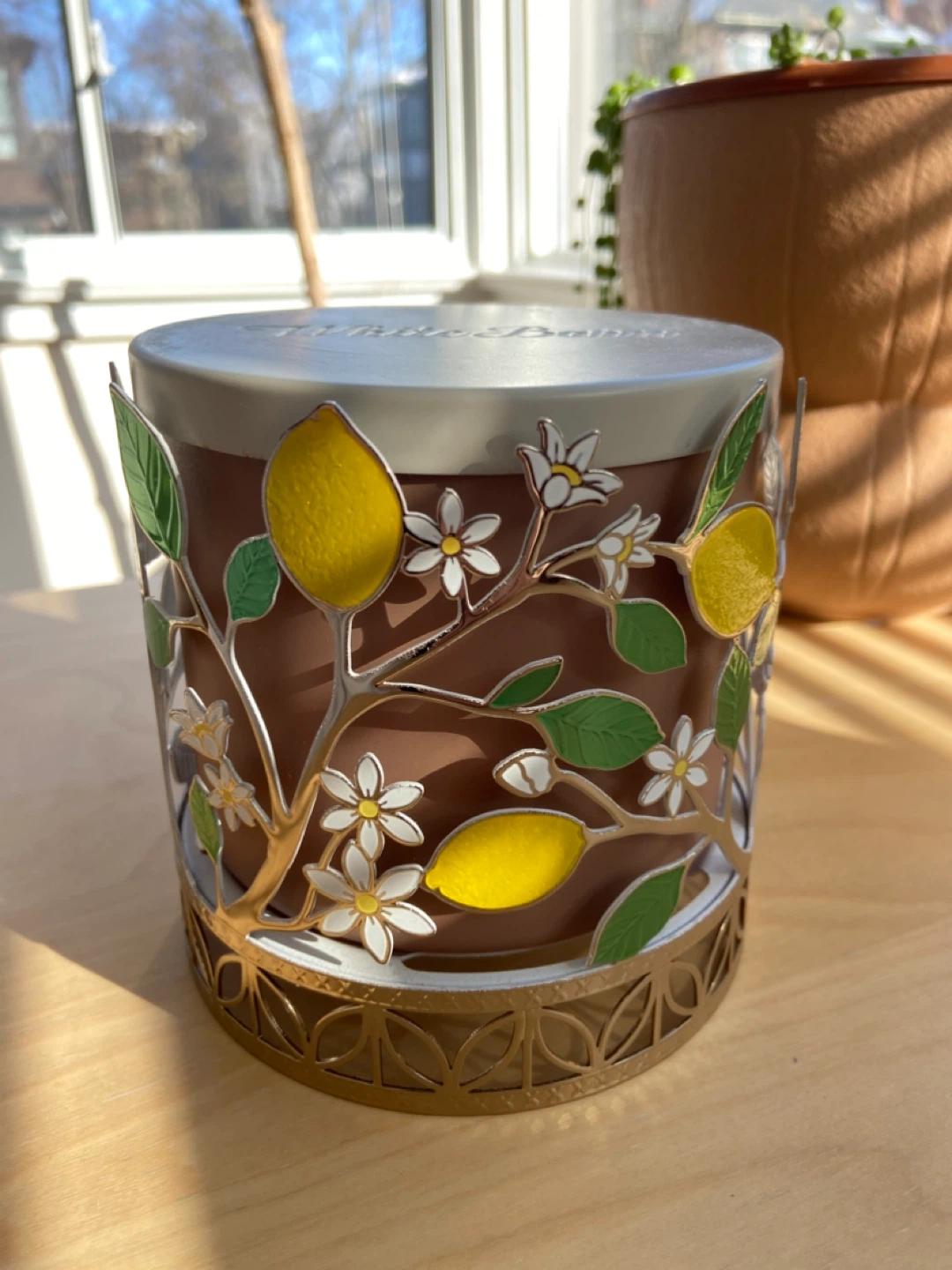 2 candles + candle holder — White Barn Candle + DW Home Candle - photo 5
