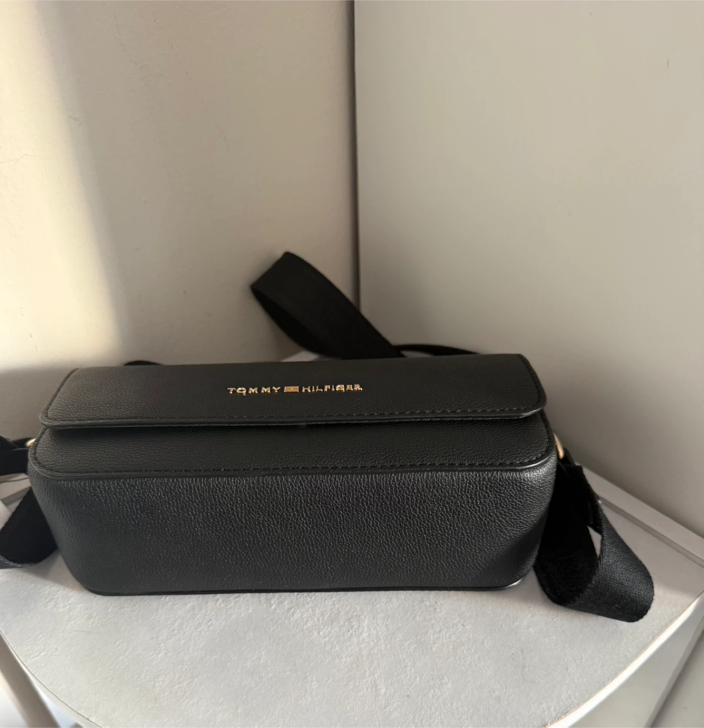 Tommy Hilfiger Black Leather Crossbody Bag - photo 3