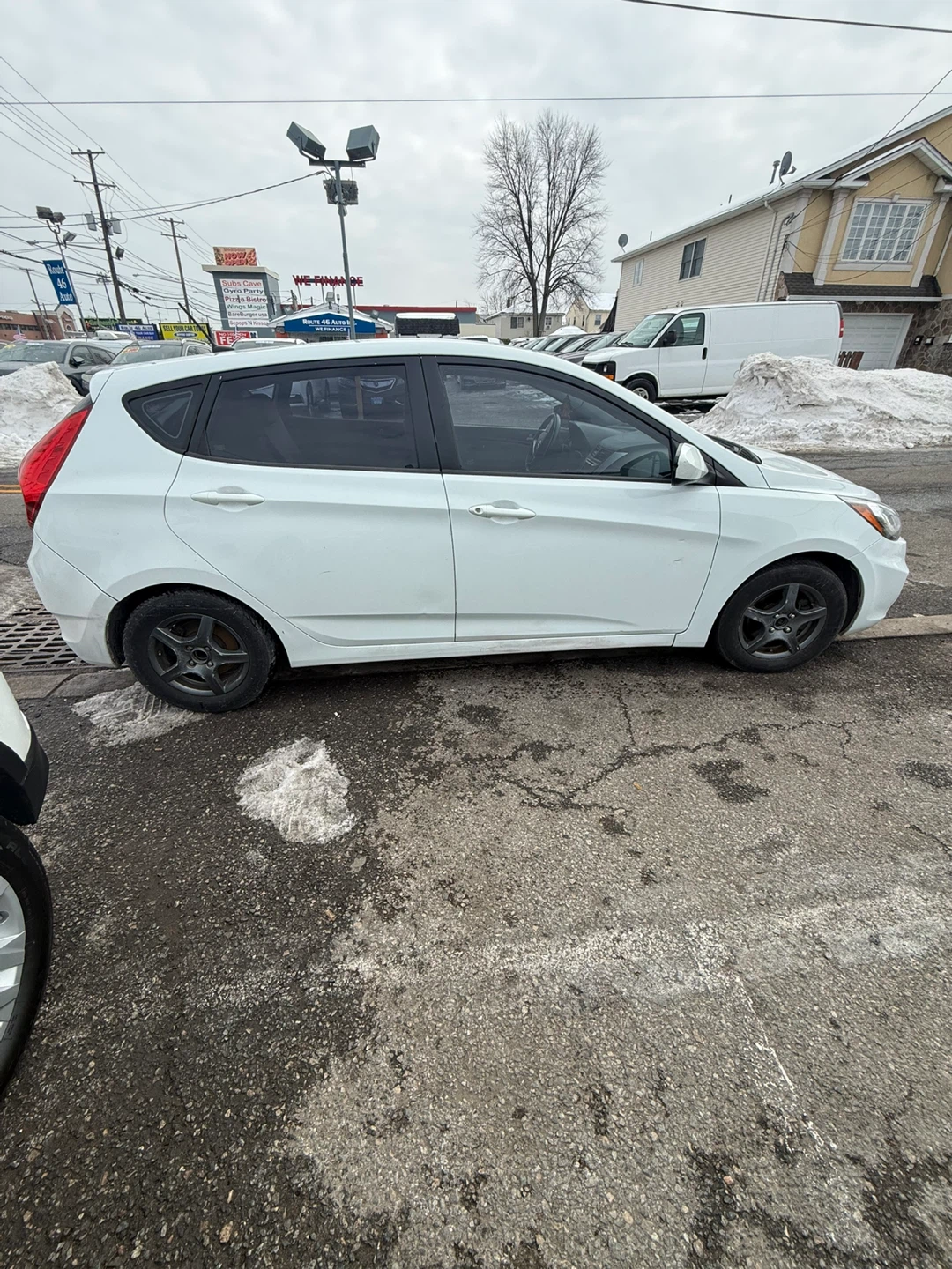 White Hyundai Accent 175 M 2012 Clean title