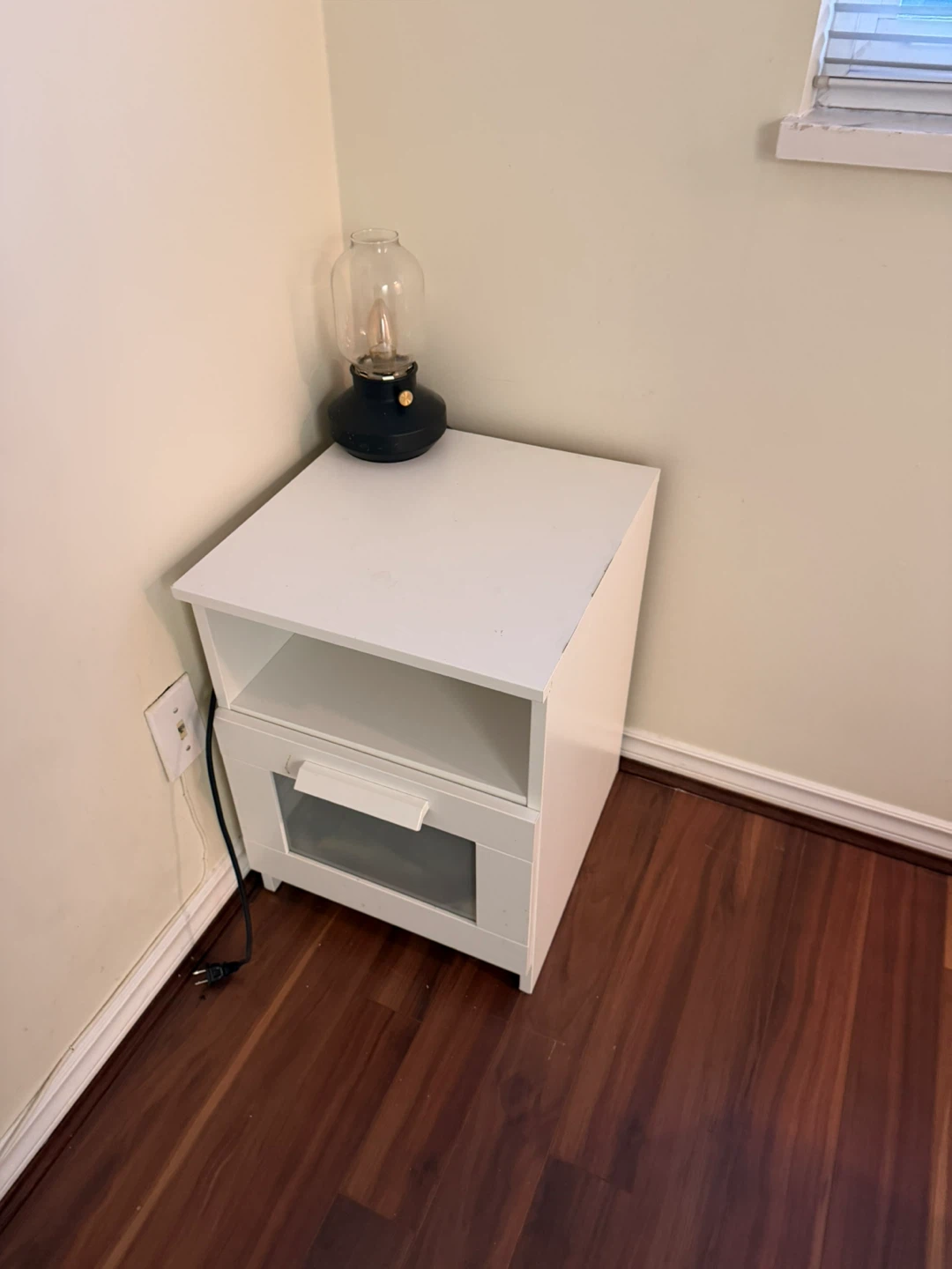 White nightstand with drawer and table lamp