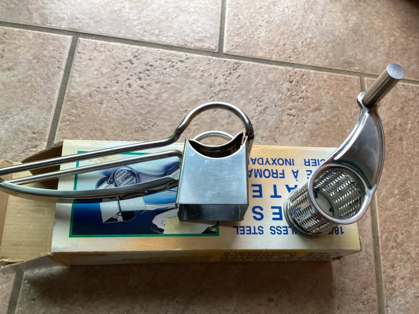 Rotary Cheese Grater - 18/8 Stainless Steel - photo 2