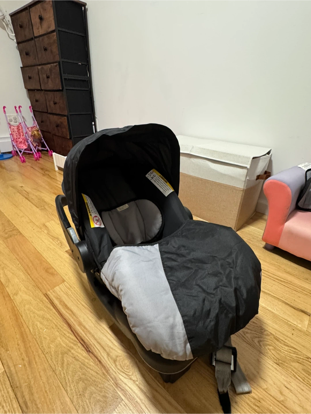 Baby trend Car seat with base - photo 2