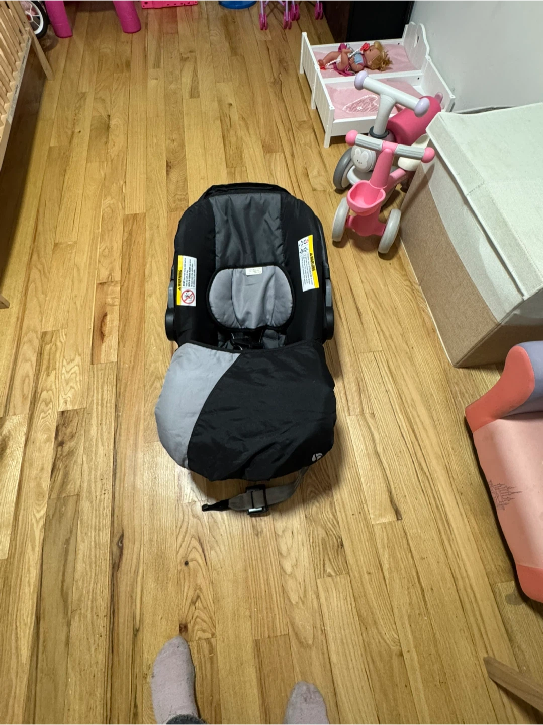 Baby trend Car seat with base - photo 3