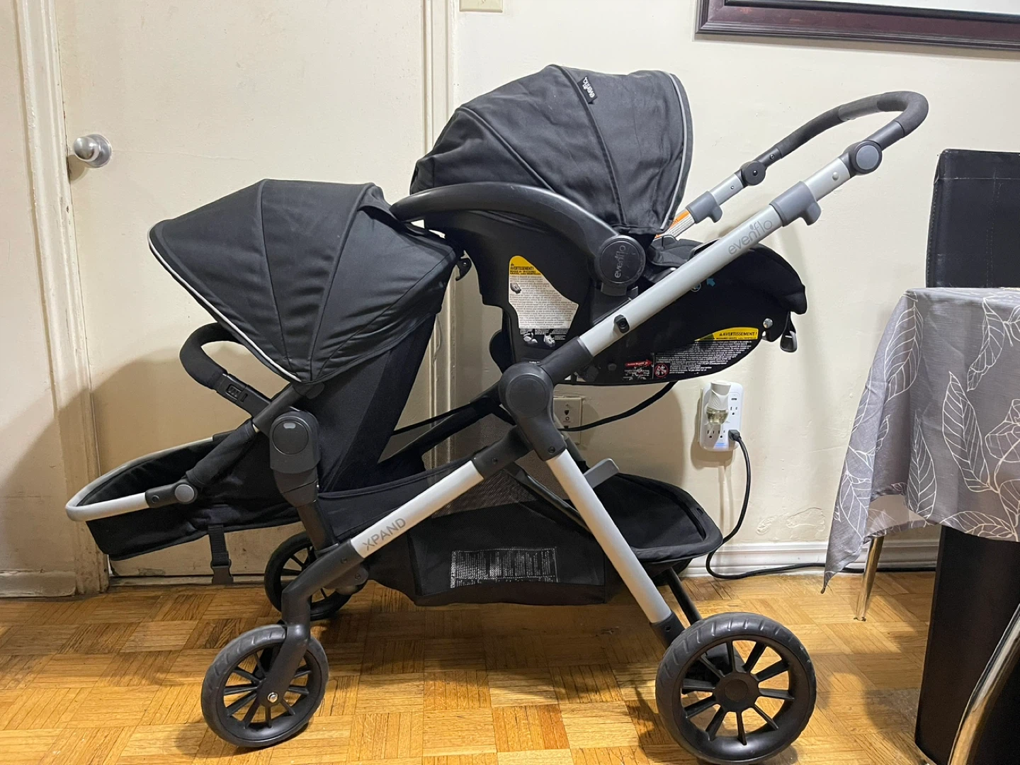 Evenflo pivot Expand Double Stroller with Car Seat - photo 2