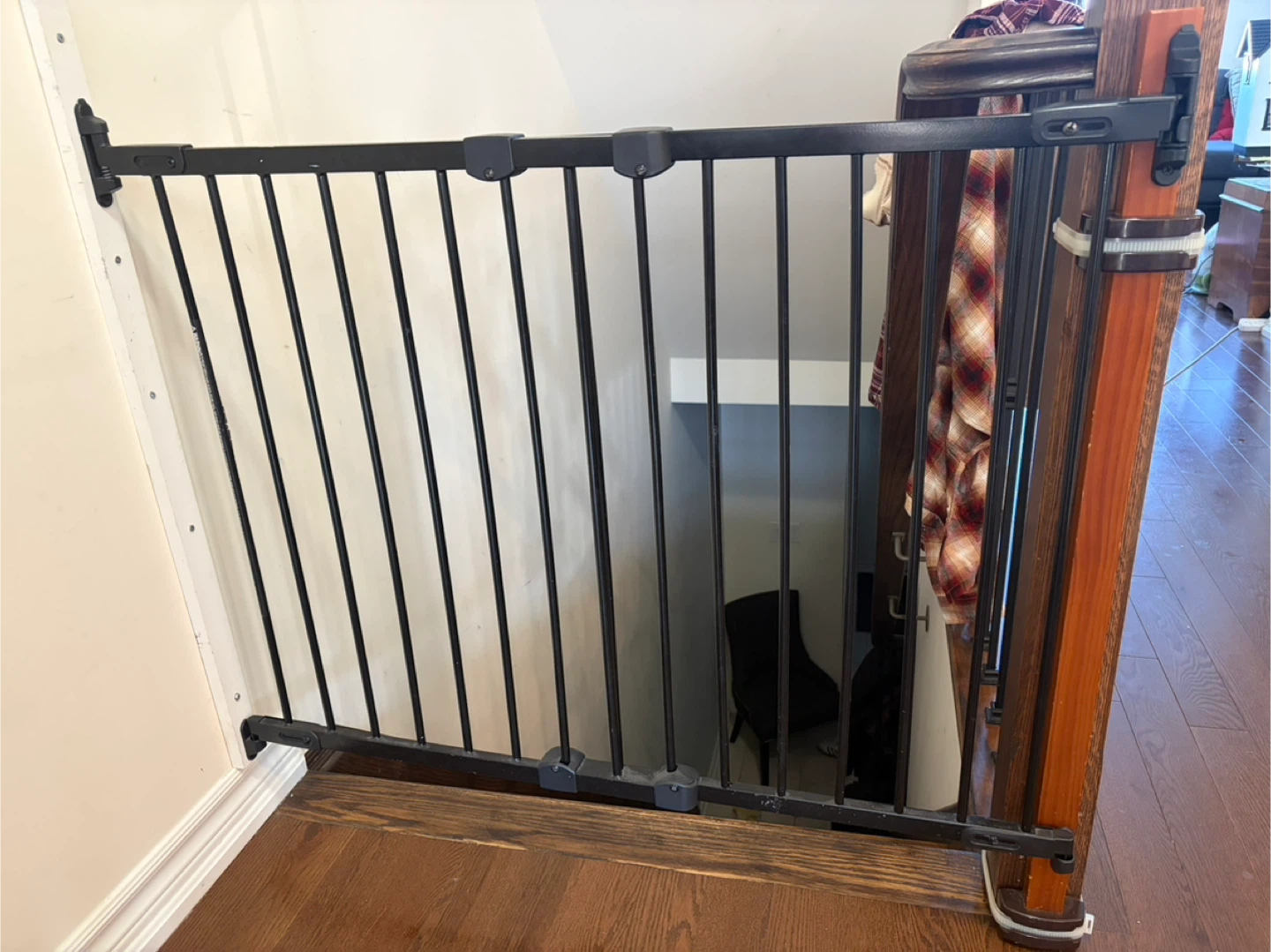 Baby Gate with banister converter