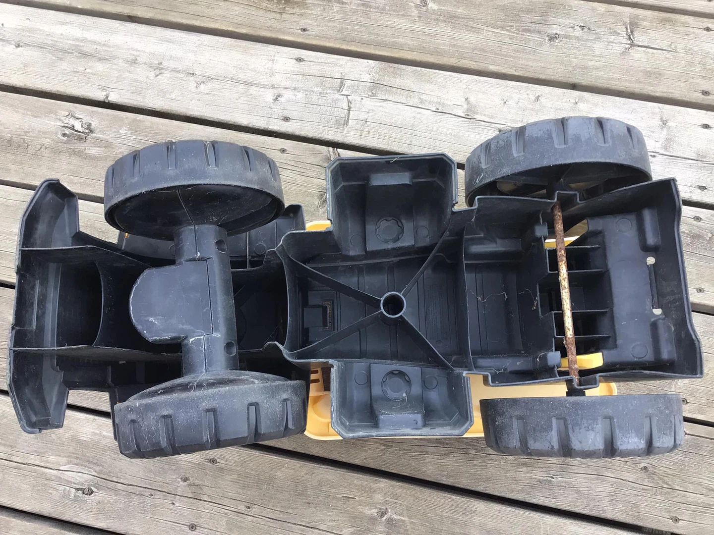 Ride on toddler dump truck does not work - photo 2