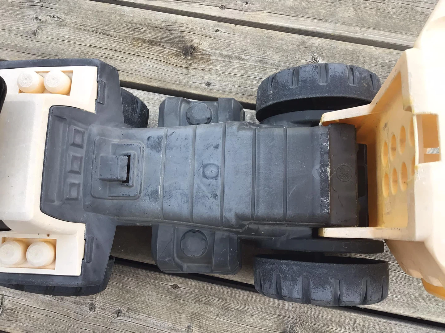 Ride on toddler dump truck does not work