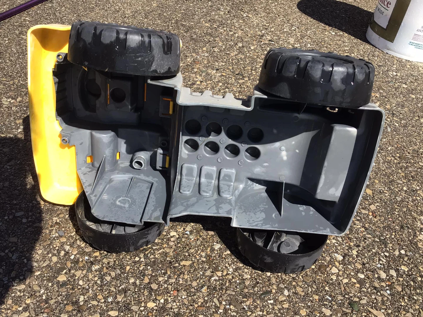 Ride on toddler dump truck does not work - photo 4