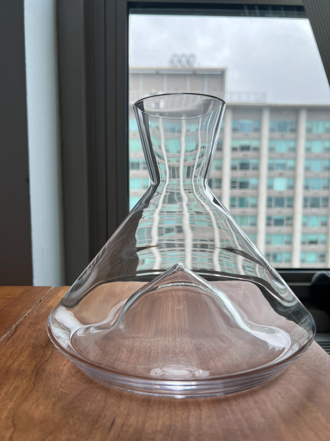 Sempli Monti Wine Decanter with Stainless Steel Beads
