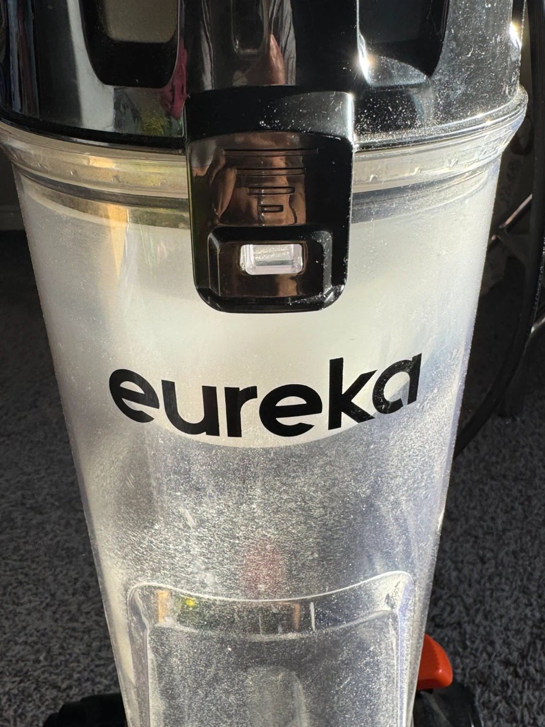 Eureka Vaccum Cleaner - photo 2