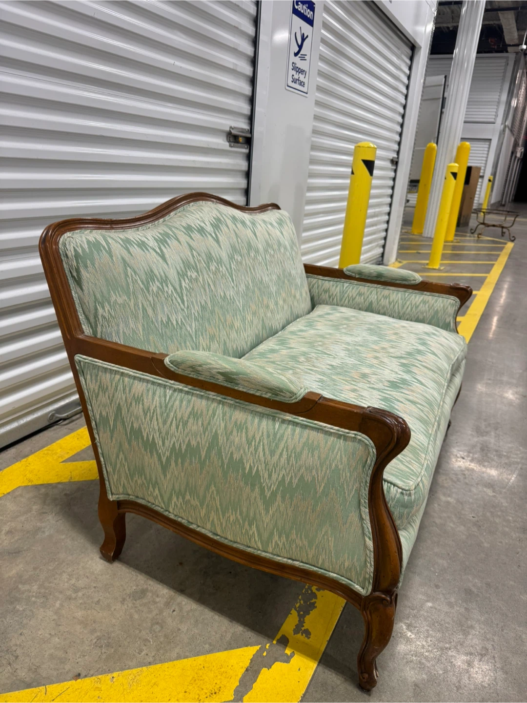 Free delivery vintage sofa - photo 2
