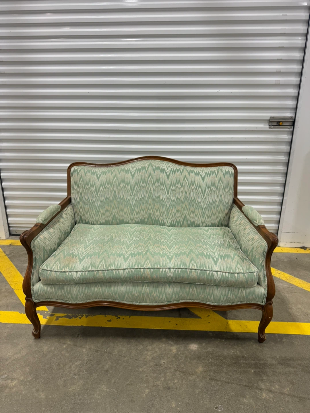 Free delivery vintage sofa