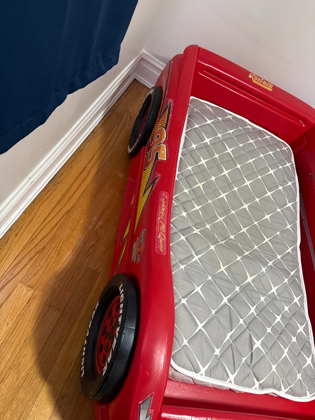 Little Tikes Lightning McQueen Race Car Bed Toddler - photo 3