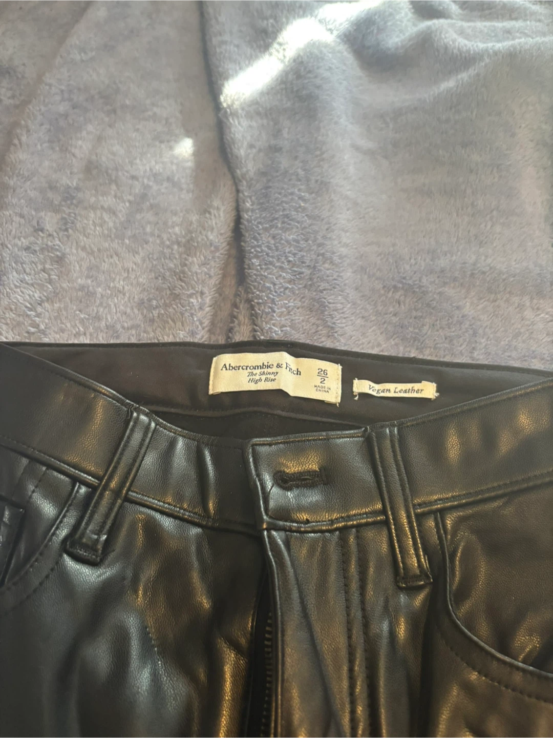 Abercrombie & Fitch High Rise" Vegan Leather Pants - Size 26 - photo 2