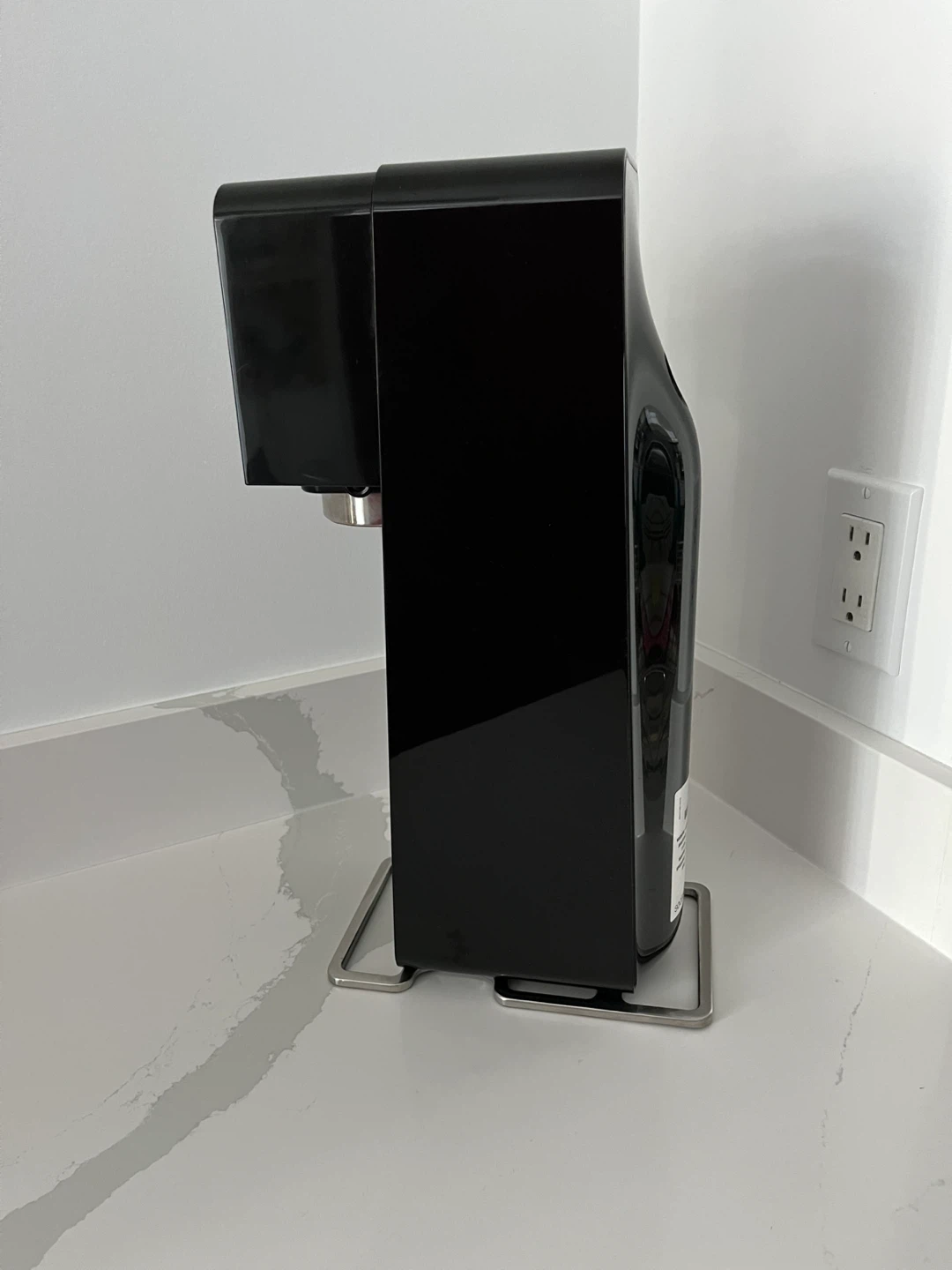 SodaStream Black Sparkling Water Maker with 2 Bottles - photo 3