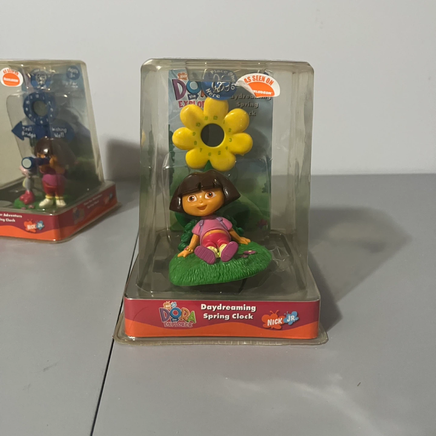 Dora the Explorer Daydreaming Spring Clock