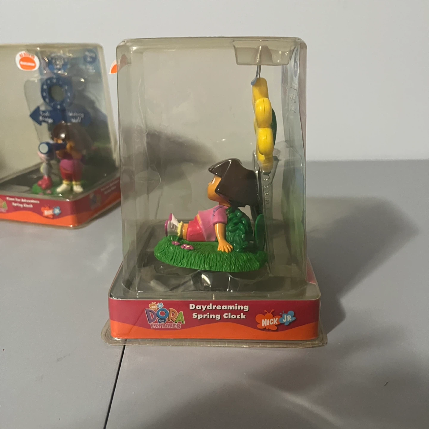 Dora the Explorer Daydreaming Spring Clock - photo 4