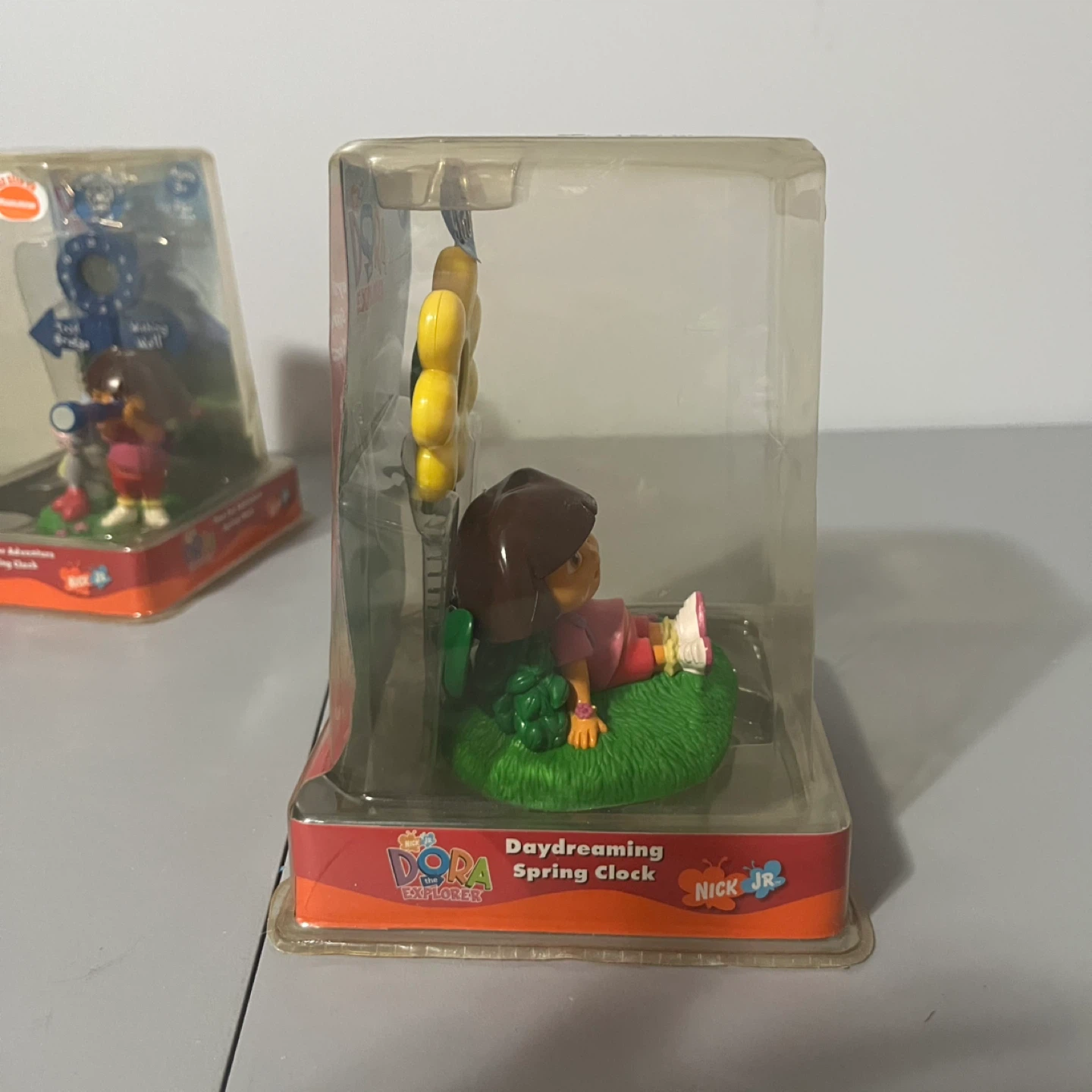 Dora the Explorer Daydreaming Spring Clock - photo 2