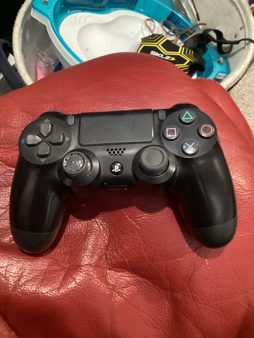 Black PlayStation 4 DualShock 4 Wireless Controller