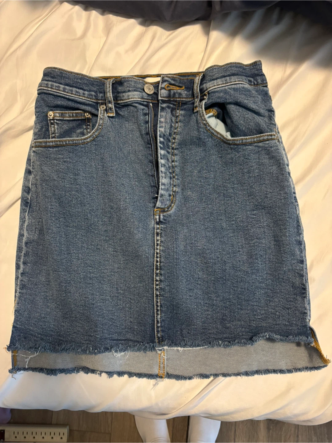 Aritzia denim skirt