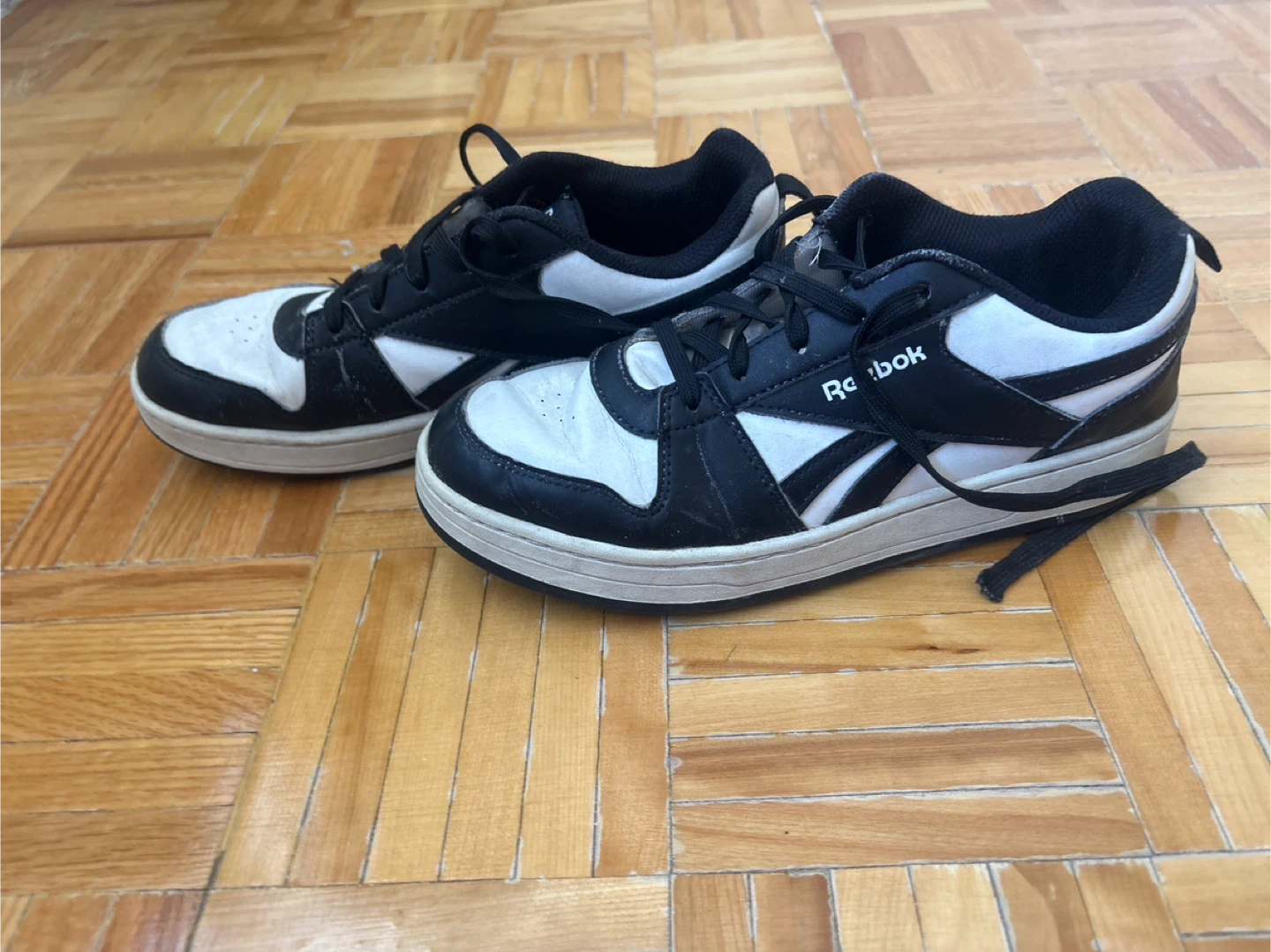 Reebok Sneakers Black and White - photo 2