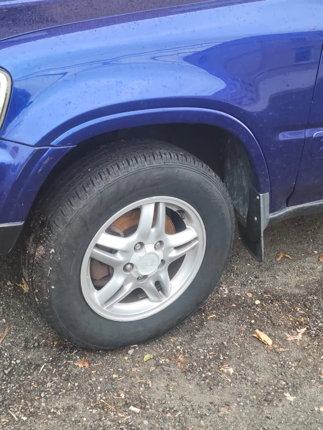 Blue Honda CR-V SUV - photo 4