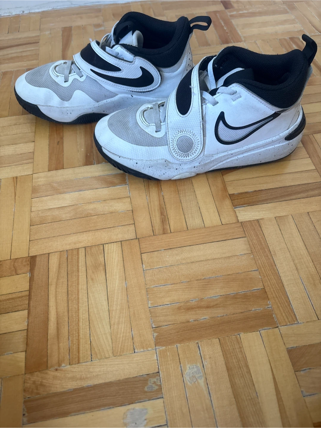 Nike team hustle D11 basket ball shoes - photo 2