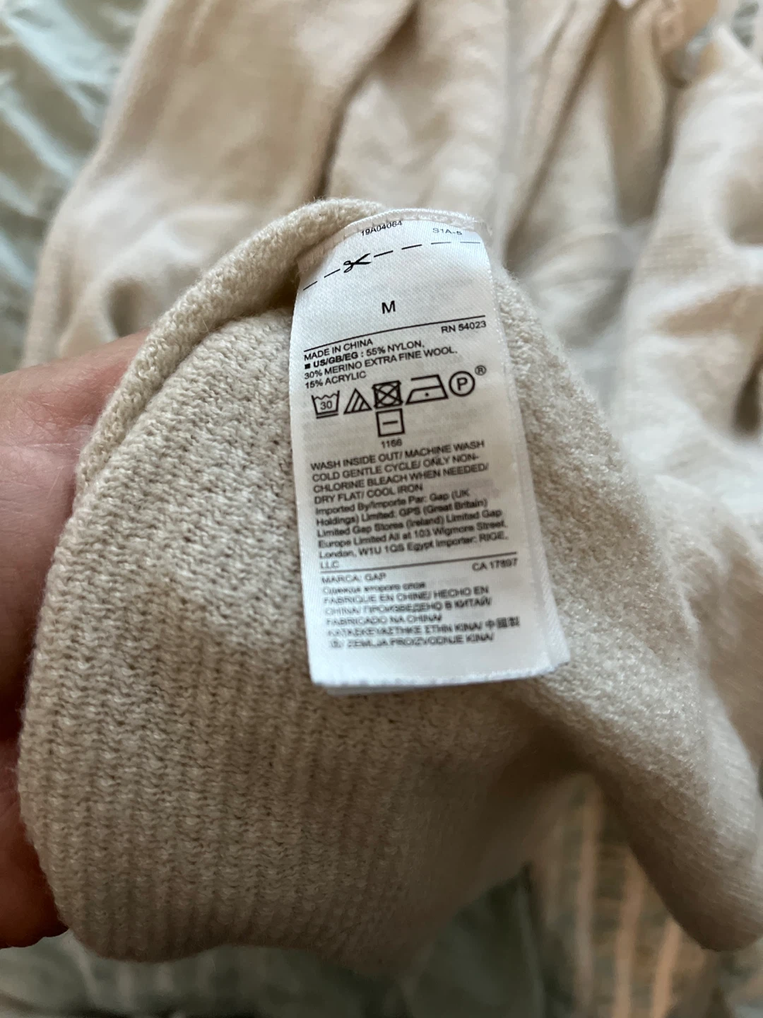 GAP Women's V-Neck Sweater - photo 2