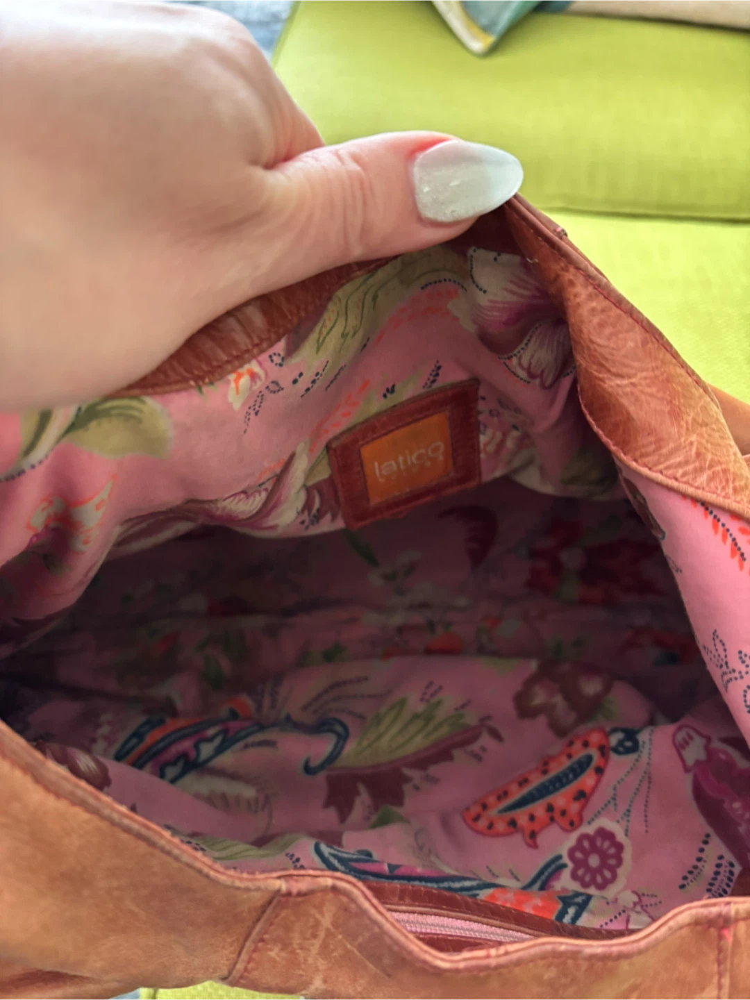 Free handbags. - photo 4