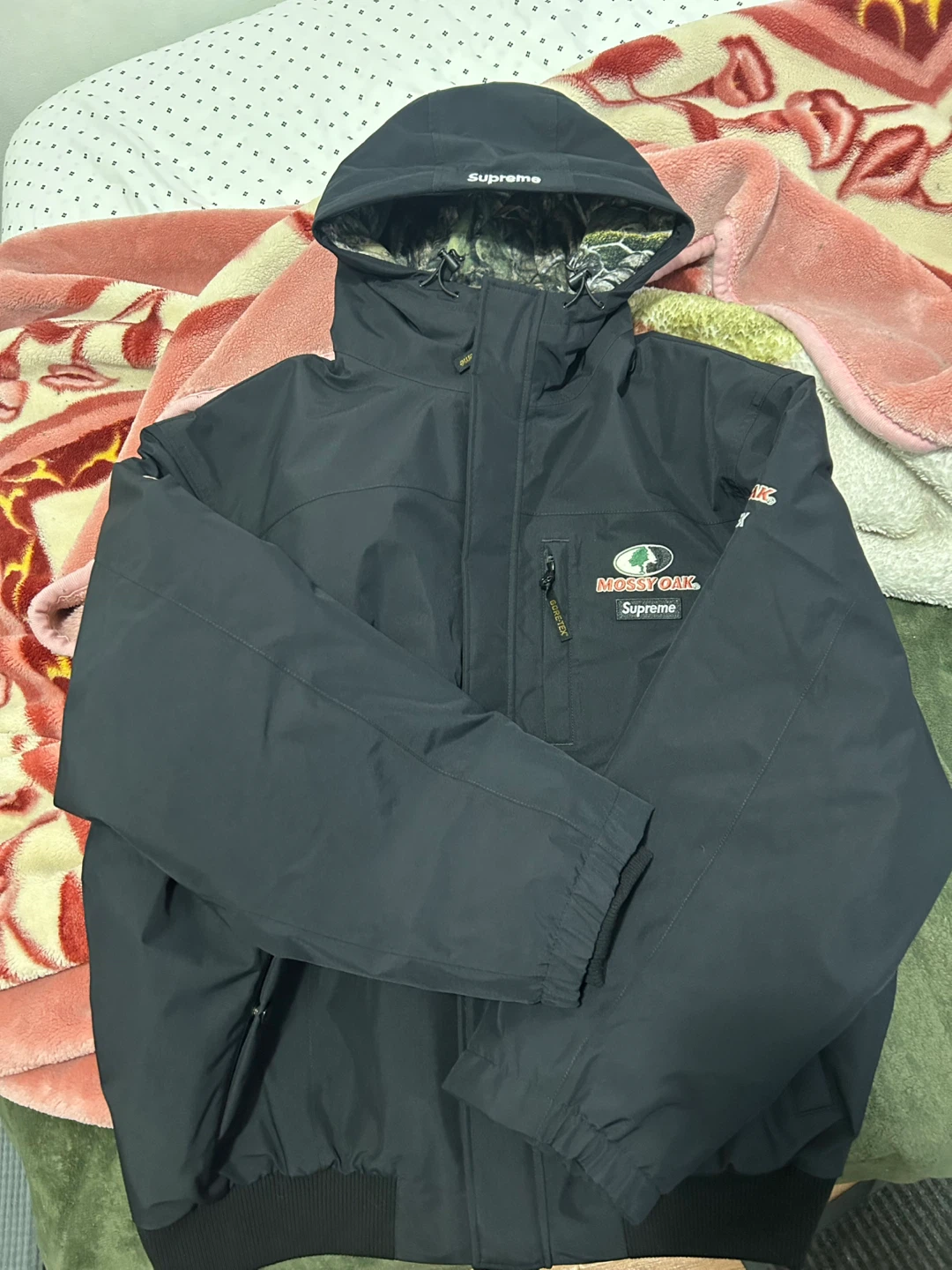 Supreme Mossy Oak GORE-TEX Jacket