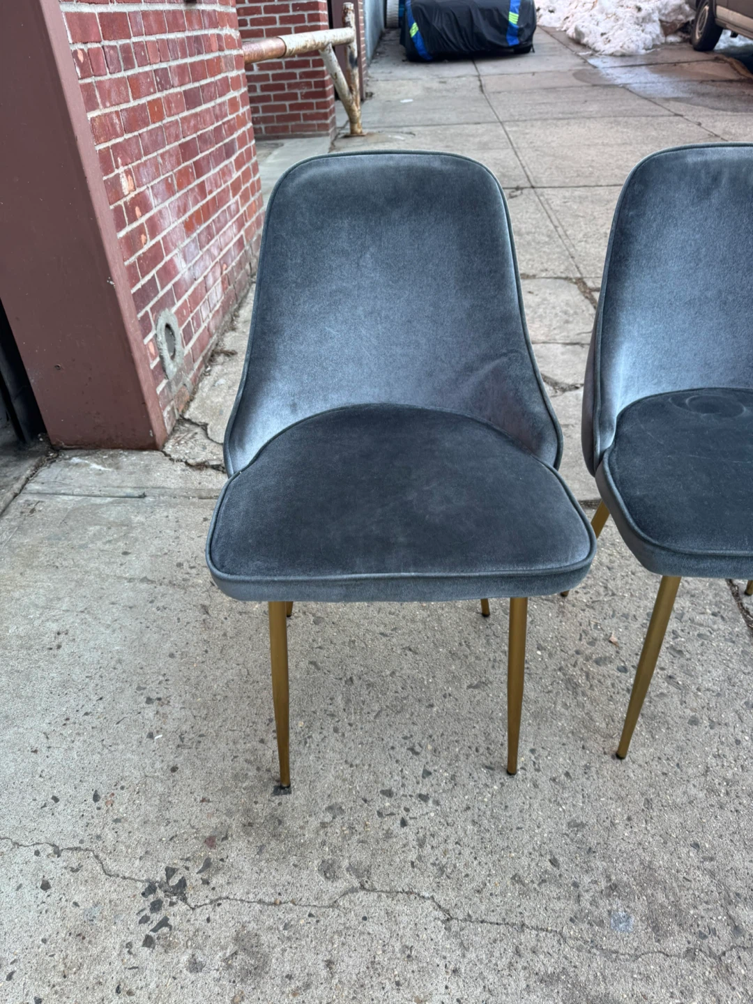 Set of 2 Dark Gray Velvet Dining Chairs with Gold Legs - photo 2