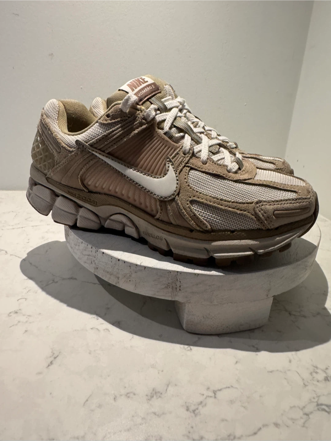Nike Air Zoom Vomero 5 - Khaki Sesame - kids - size 4 - photo 5