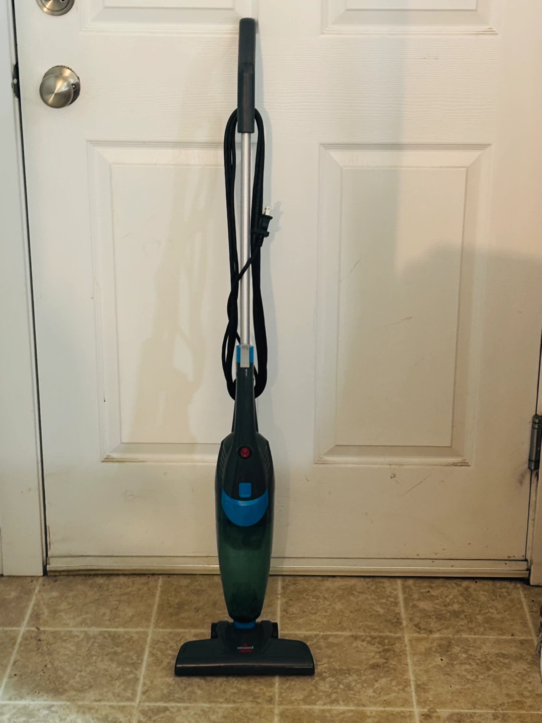 Bissell 2030C Vacuum Cleaner - photo 2