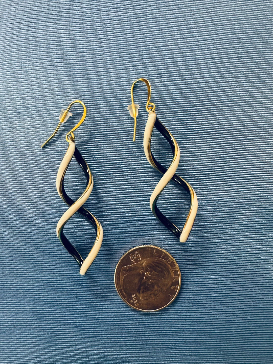 🧡Twisted Drop Earrings Black White Enameling - photo 3