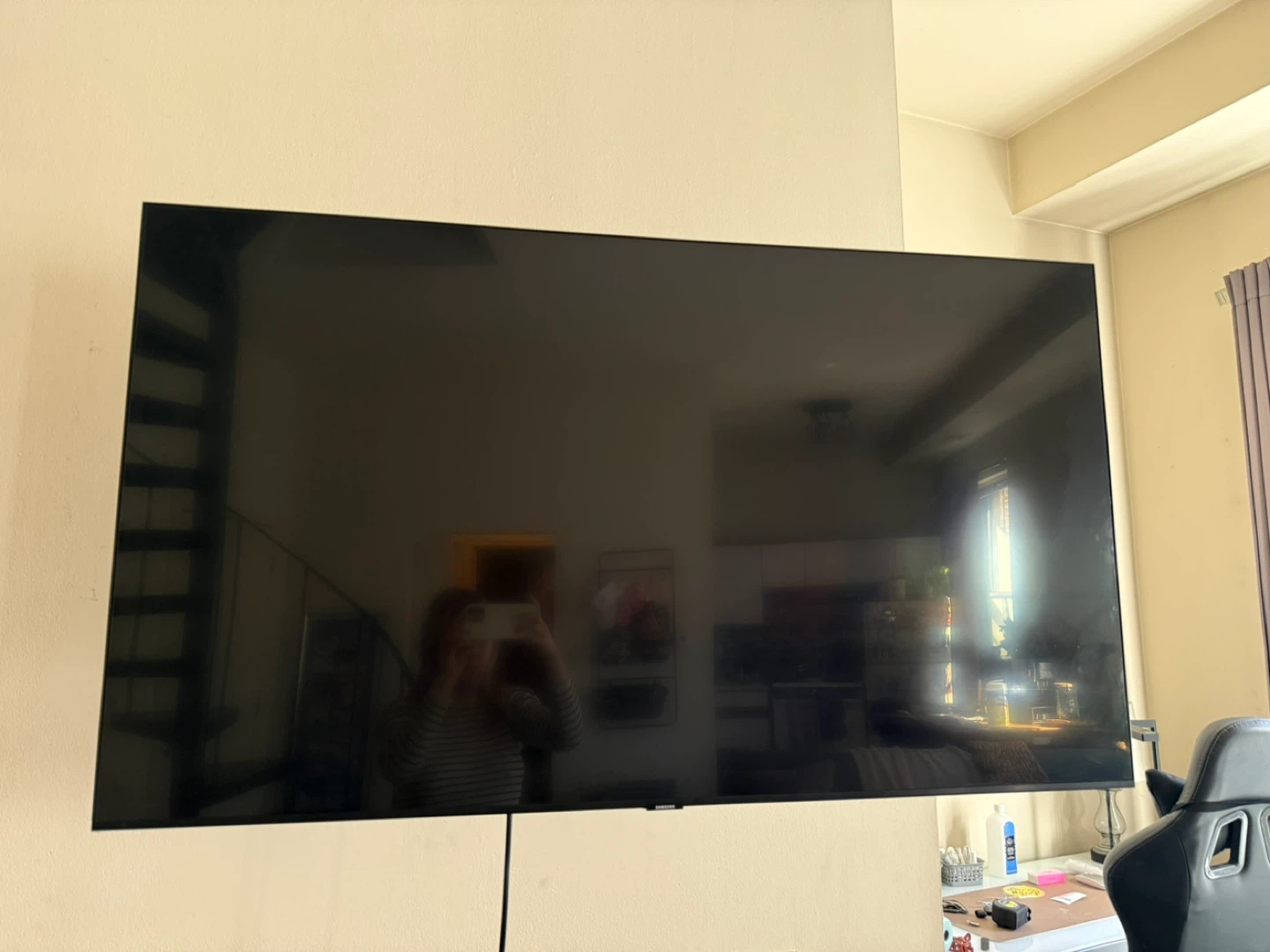 Samsung 55 inch TV with Wall Mount