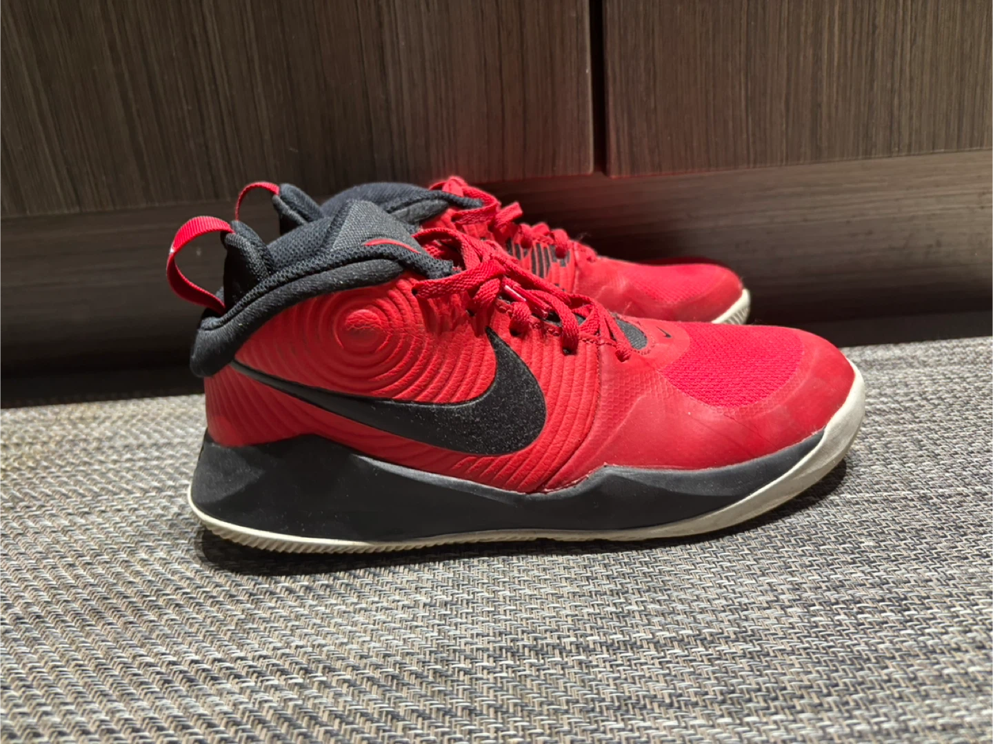 Nike Team Hustle D9 Basketball Shoes - Red/Black