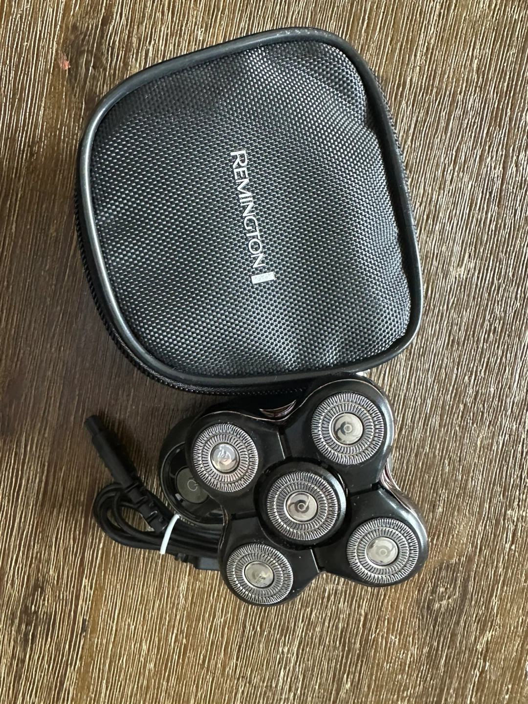 Remington Rotary Shaver with Travel Pouch 🧡